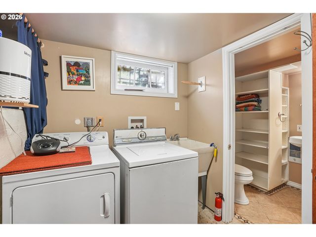 3404 Se WASHINGTON St, Portland, OR 97214
