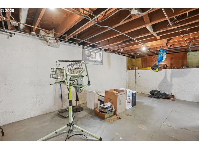 3404 Se WASHINGTON St, Portland, OR 97214
