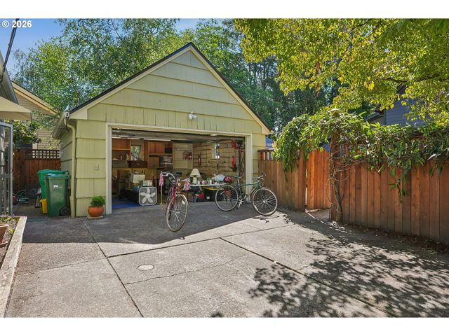 3404 Se WASHINGTON St, Portland, OR 97214