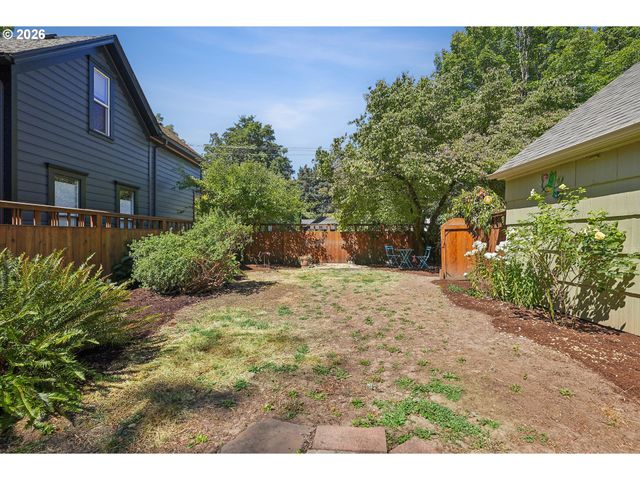 3404 Se WASHINGTON St, Portland, OR 97214