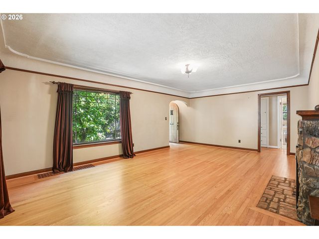 3404 Se WASHINGTON St, Portland, OR 97214