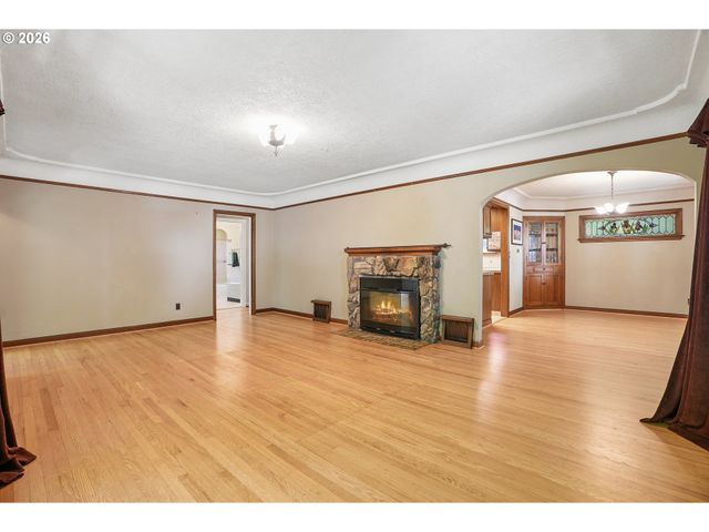 3404 Se WASHINGTON St, Portland, OR 97214