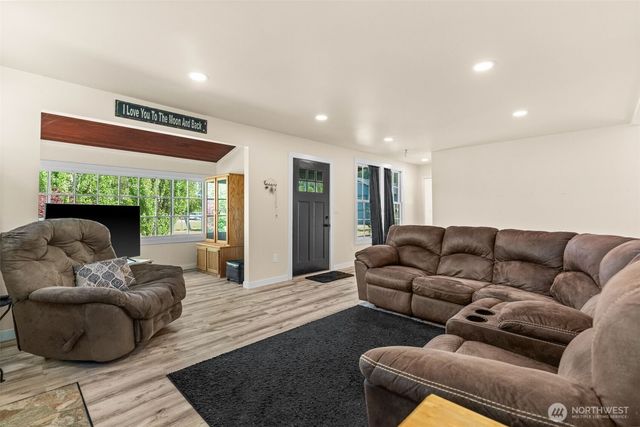 241 W Deyette Road, Shelton, WA 98584