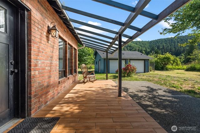 241 W Deyette Road, Shelton, WA 98584
