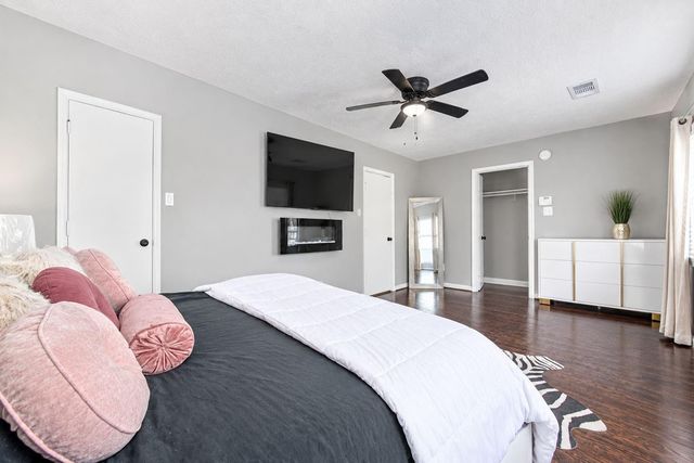 13742 Stabledon Drive, Houston, TX 77014