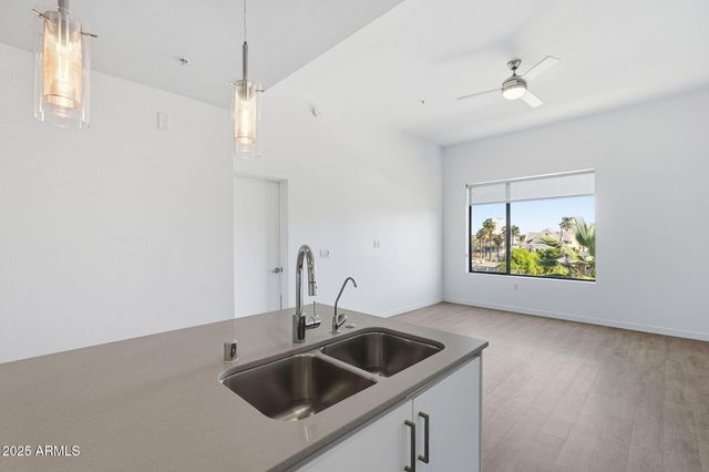 1130 N 2ND Street 313, Phoenix, AZ 85004