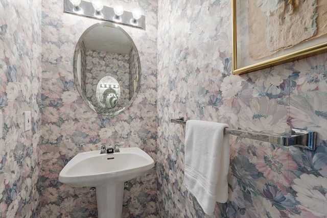 34 Pickman Dr 34, Bedford, MA 01730