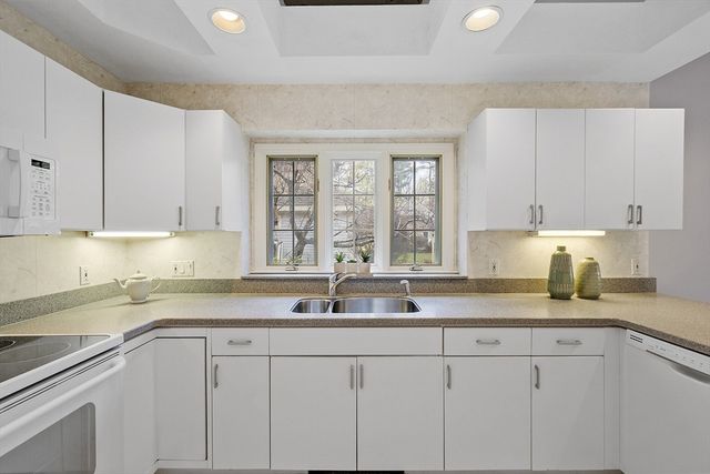 34 Pickman Dr 34, Bedford, MA 01730