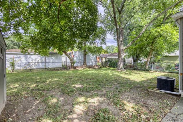 1719 Guthrie Avenue, Royal Oak, MI 48067