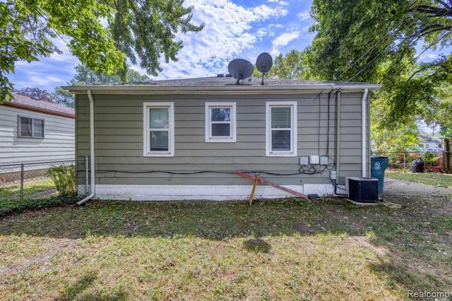 1719 Guthrie Avenue, Royal Oak, MI 48067