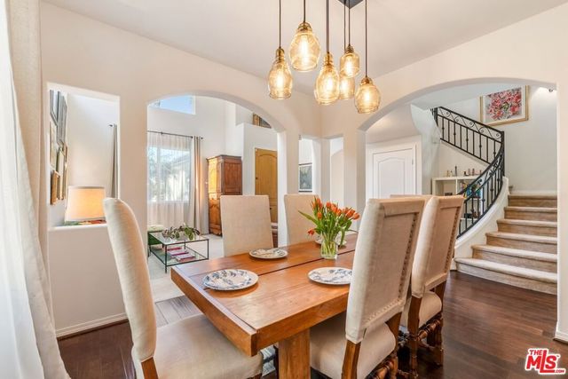 7466 Louise Avenue, Lake Balboa, CA 91406