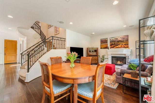 7466 Louise Avenue, Lake Balboa, CA 91406