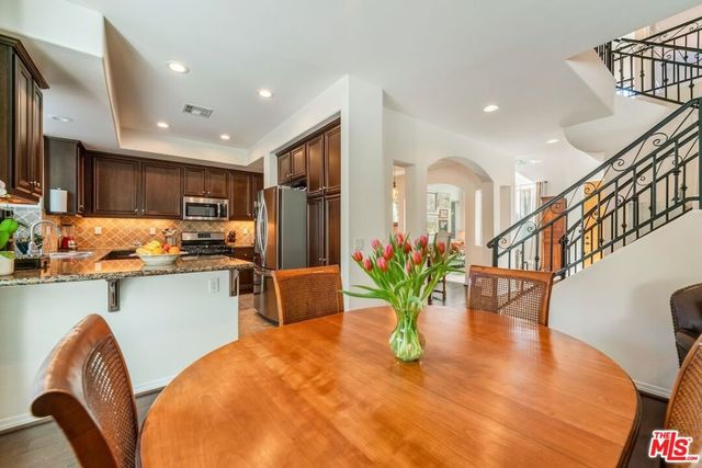 7466 Louise Avenue, Lake Balboa, CA 91406