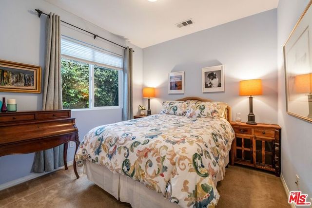 7466 Louise Avenue, Lake Balboa, CA 91406