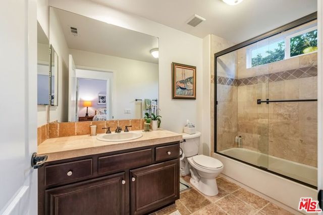 7466 Louise Avenue, Lake Balboa, CA 91406