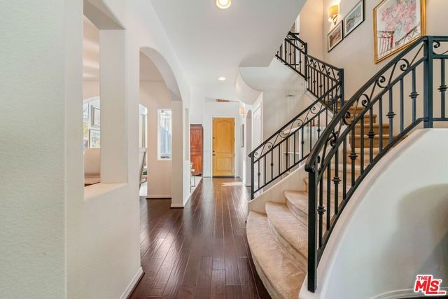 7466 Louise Avenue, Lake Balboa, CA 91406