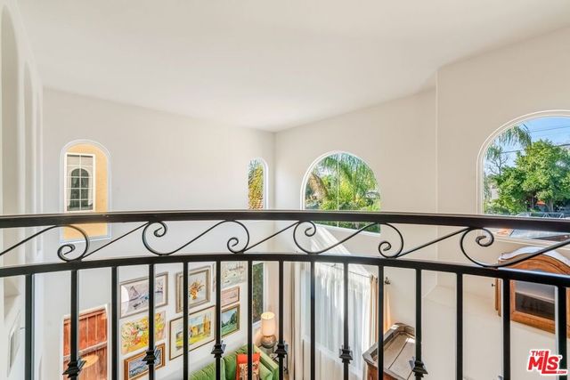 7466 Louise Avenue, Lake Balboa, CA 91406