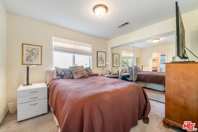 7466 Louise Avenue, Lake Balboa, CA 91406