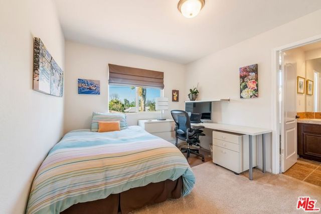 7466 Louise Avenue, Lake Balboa, CA 91406