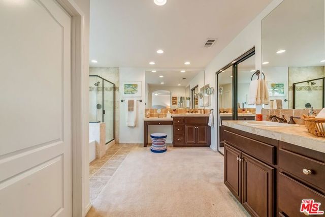 7466 Louise Avenue, Lake Balboa, CA 91406