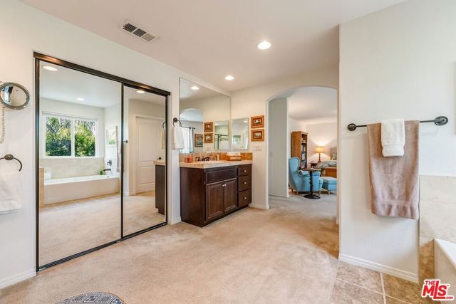 7466 Louise Avenue, Lake Balboa, CA 91406