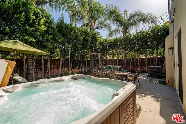 7466 Louise Avenue, Lake Balboa, CA 91406