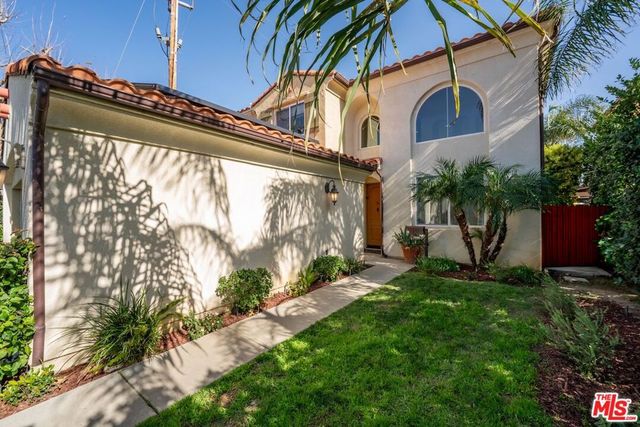 7466 Louise Avenue, Lake Balboa, CA 91406