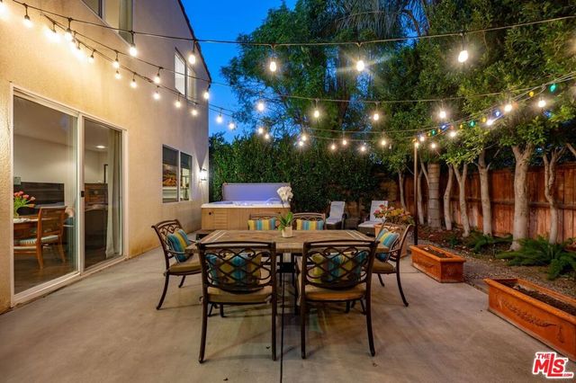 7466 Louise Avenue, Lake Balboa, CA 91406