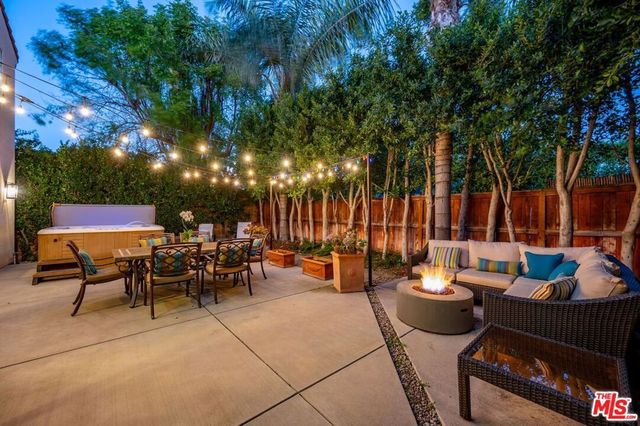 7466 Louise Avenue, Lake Balboa, CA 91406