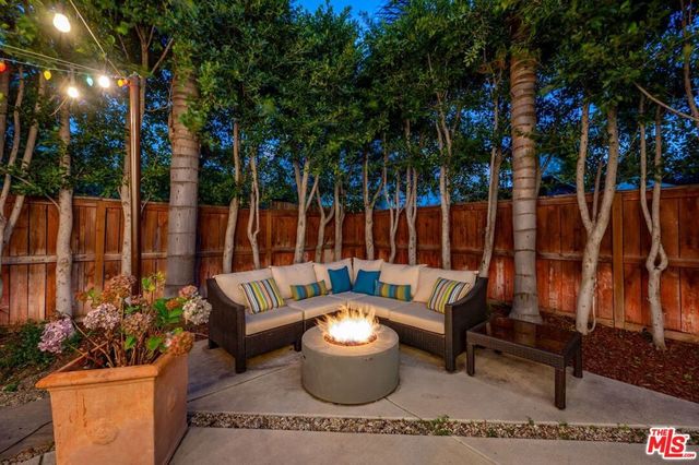 7466 Louise Avenue, Lake Balboa, CA 91406