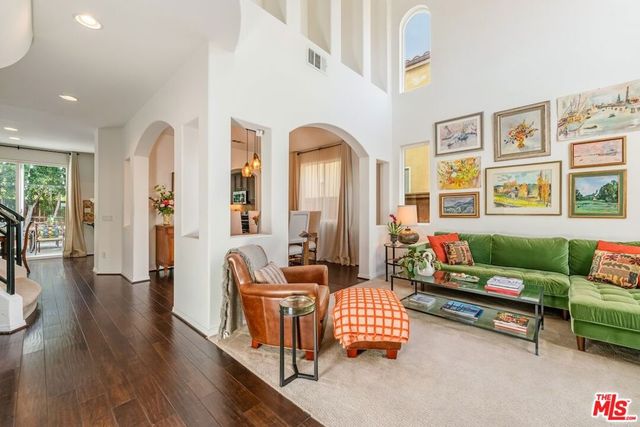 7466 Louise Avenue, Lake Balboa, CA 91406