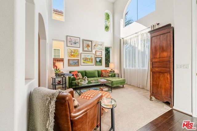 7466 Louise Avenue, Lake Balboa, CA 91406