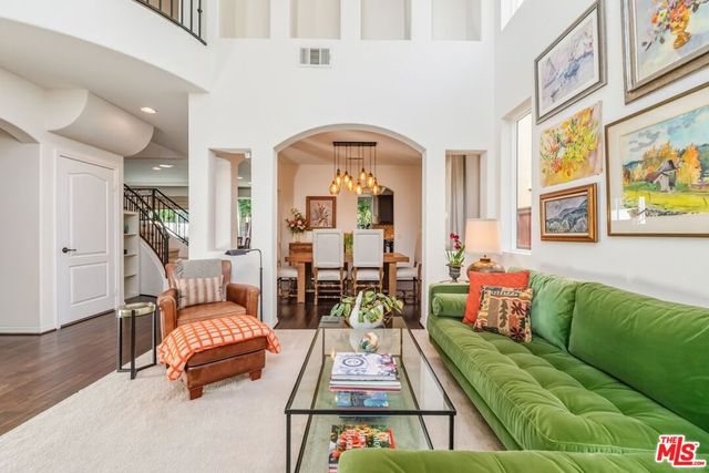 7466 Louise Avenue, Lake Balboa, CA 91406