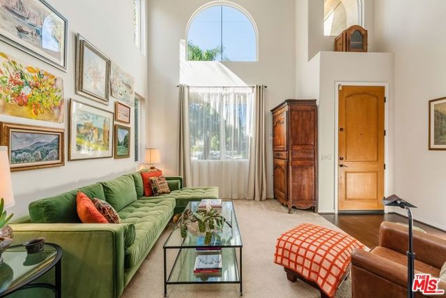 7466 Louise Avenue, Lake Balboa, CA 91406