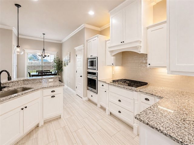 3200 SW Satinwood, Bentonville, AR 72713