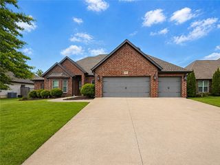 3200 SW Satinwood, Bentonville, AR 72713