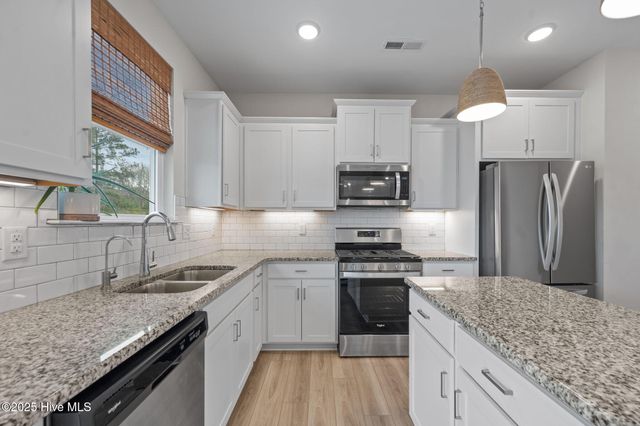 910 Terraces Lane, Hampstead, NC 28443