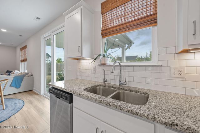 910 Terraces Lane, Hampstead, NC 28443