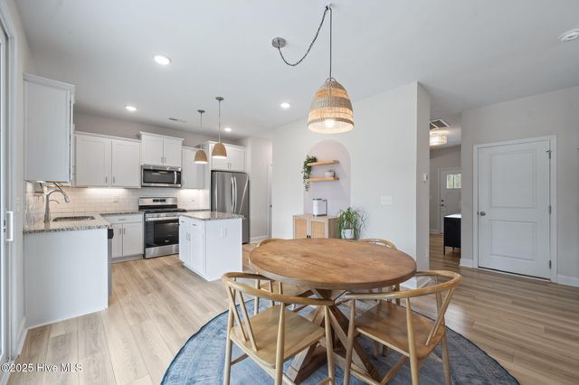 910 Terraces Lane, Hampstead, NC 28443