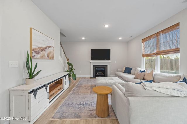 910 Terraces Lane, Hampstead, NC 28443