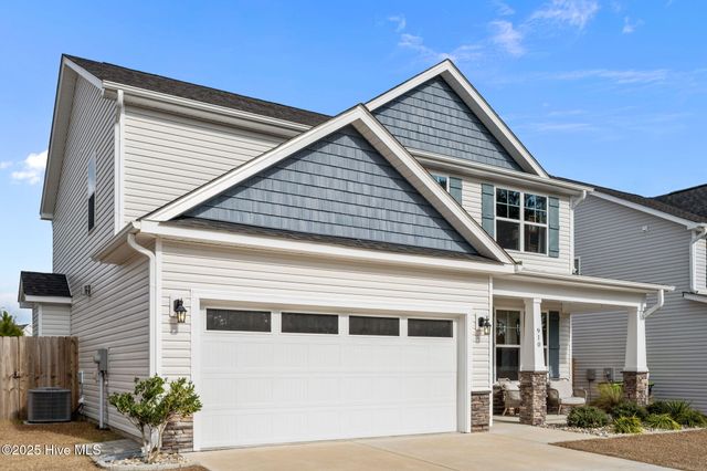 910 Terraces Lane, Hampstead, NC 28443