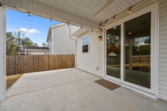 910 Terraces Lane, Hampstead, NC 28443