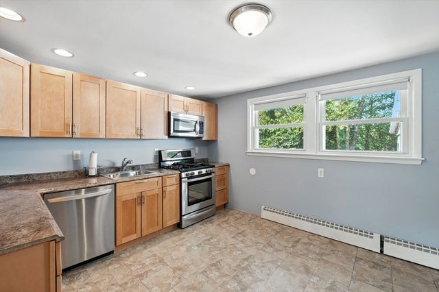 20 Oakland Ave, Tewksbury, MA 01876