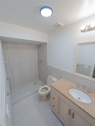 5400 NW 18th St 3N, Lauderhill, FL 33313