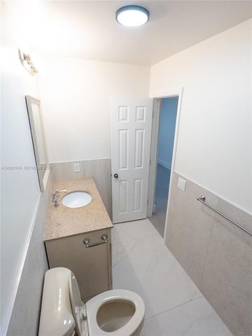 5400 NW 18th St 3N, Lauderhill, FL 33313