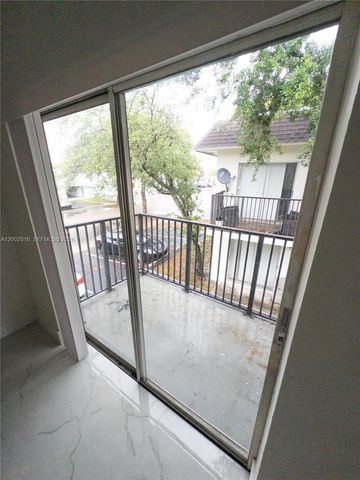 5400 NW 18th St 3N, Lauderhill, FL 33313