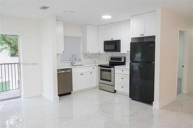 5400 NW 18th St 3N, Lauderhill, FL 33313