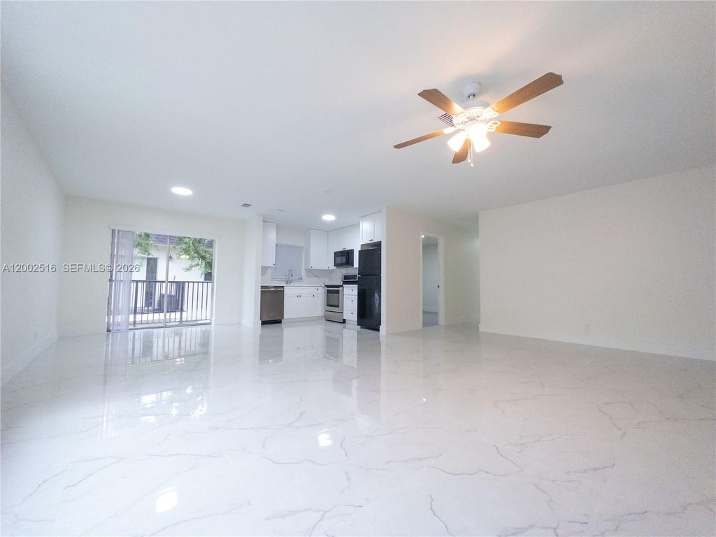 5400 NW 18th St 3N, Lauderhill, FL 33313