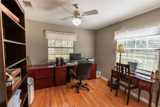 636 Deer Run Road, Bellville, TX 77418