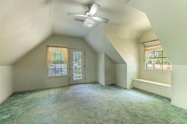 636 Deer Run Road, Bellville, TX 77418